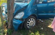 Vehicle crashed into tree in Verulam