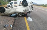 One killed, 6 injured in vehicle rollover on the N1 near Lapunda lodge