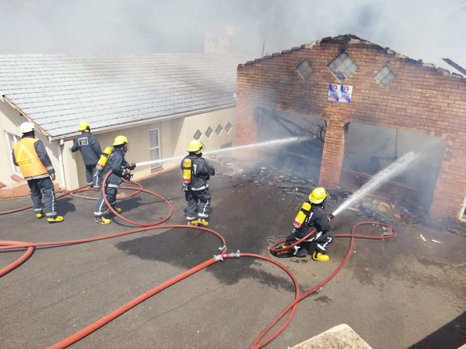 Firefighters battle blaze as two vehicles burnout in Isipingo Hills residential fire
