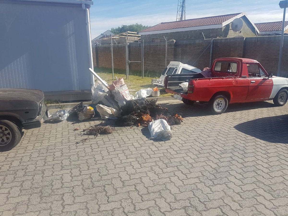 Suspects arrested for possession of unlicensed firearm and presumed stolen property in Kraaifontein