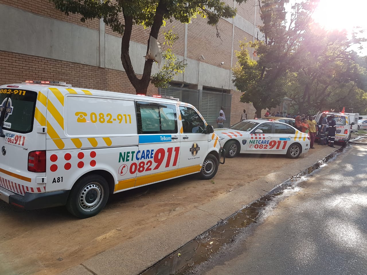 Gauteng: Woman seriously injured in building fire.