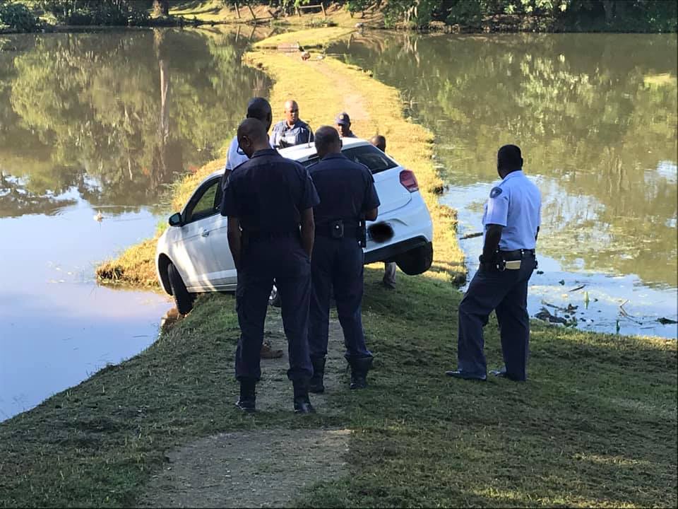 Drunk driver lost control and drove through Umblilo Park