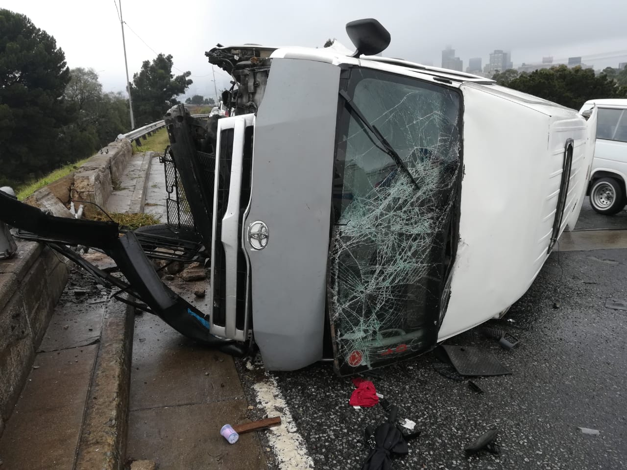 Gauteng: fourteen injured in Taxi rollover