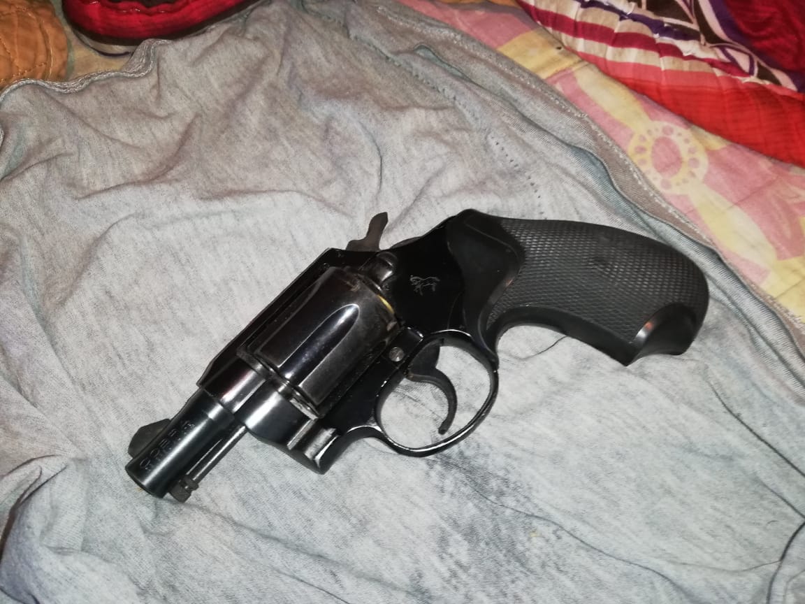 Two arrested for possession of an stolen and unlicensed firearm in Motherwell
