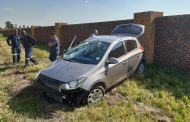 Single-vehicle rollover leaves woman seriously injured off the R59 in Redan