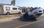 Vehicle rollover on the R21 leaves two injured