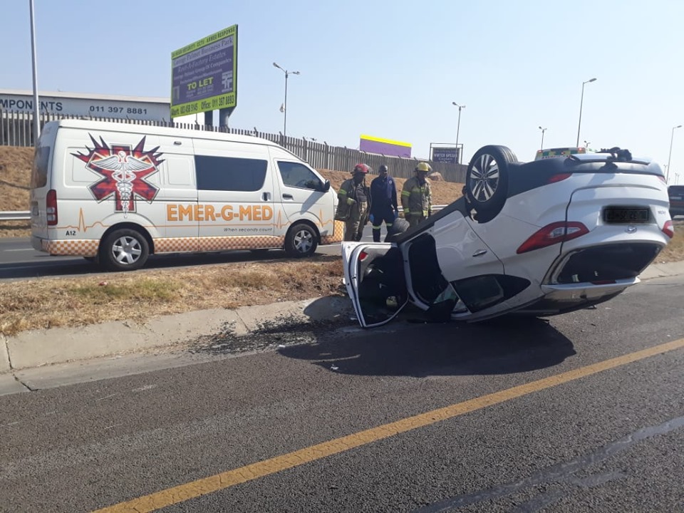 Vehicle rollover on the R21 leaves two injured