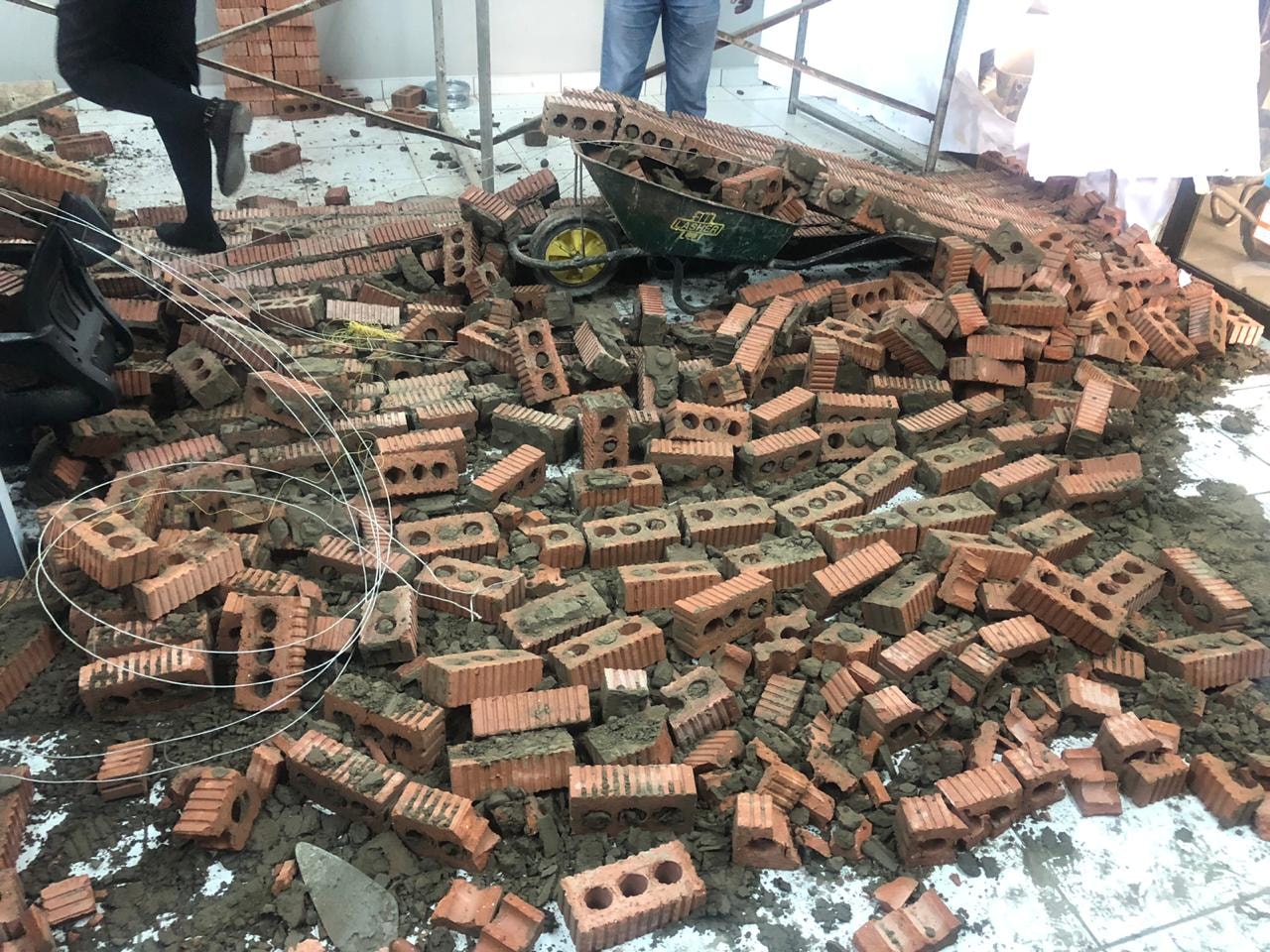 Two injured in a wall collapse in Verulam