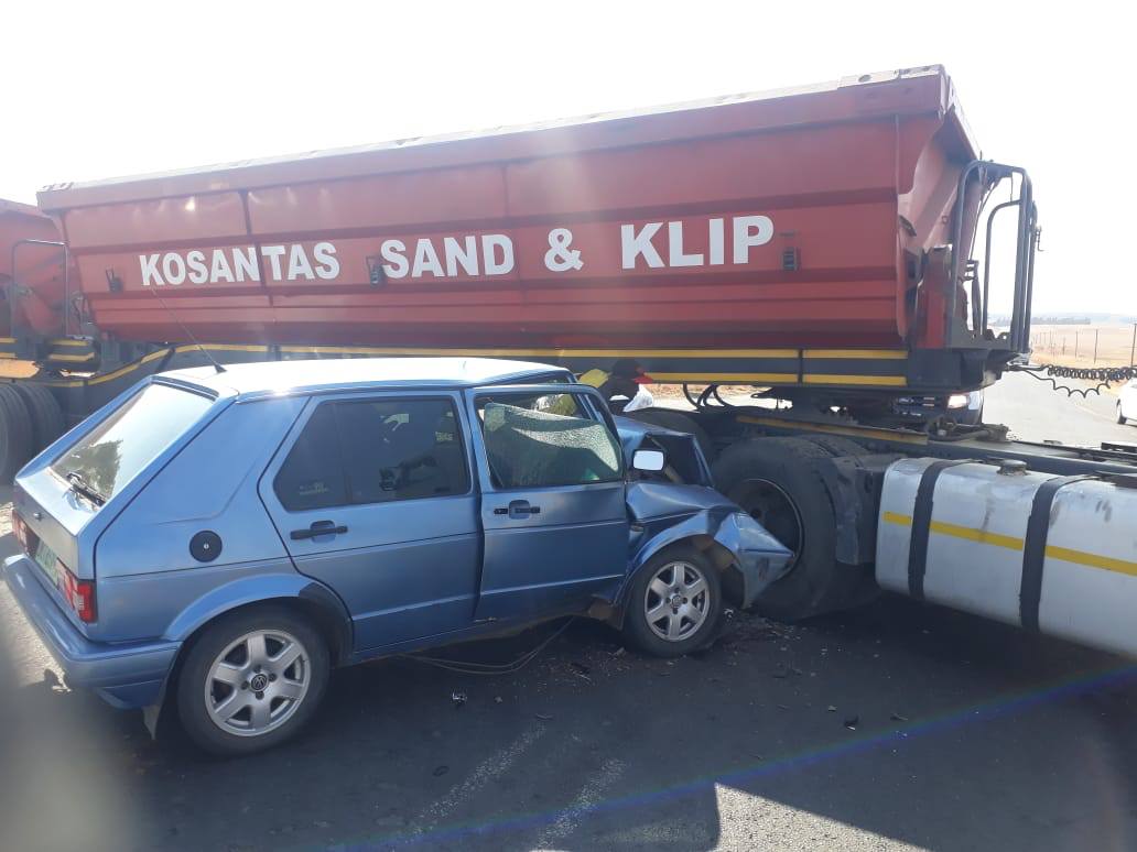 Two injured in R74 collision