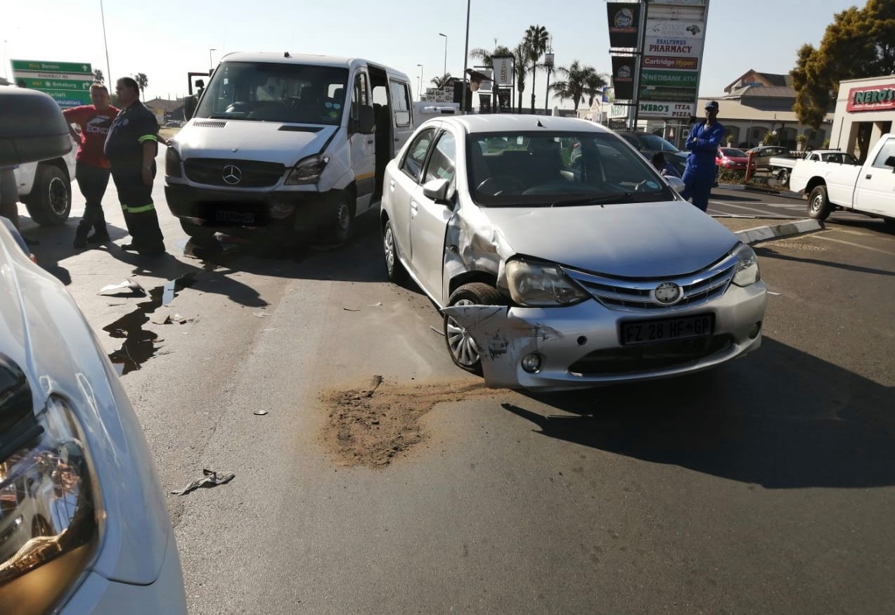 Three injured in Boksburg crash