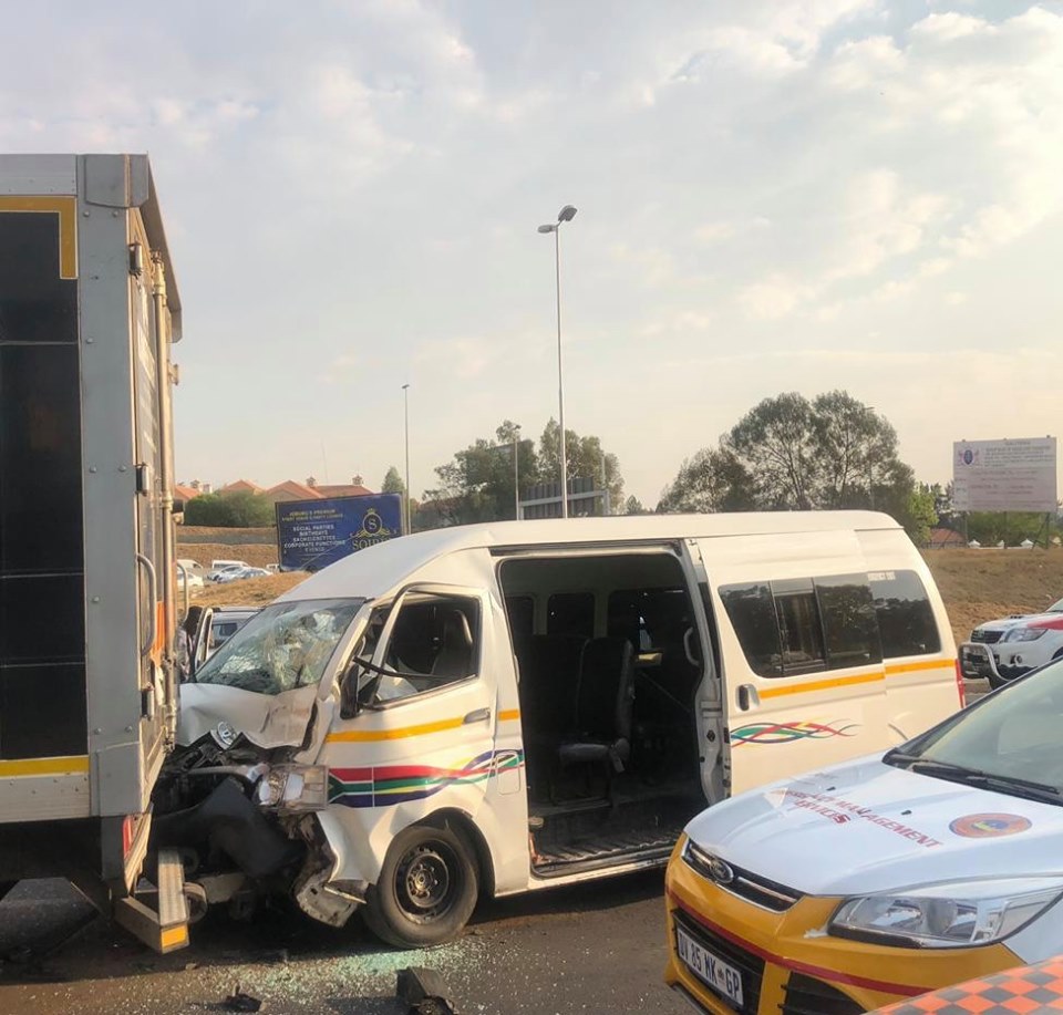 Multiple injured in a taxi collision in Sunninghill