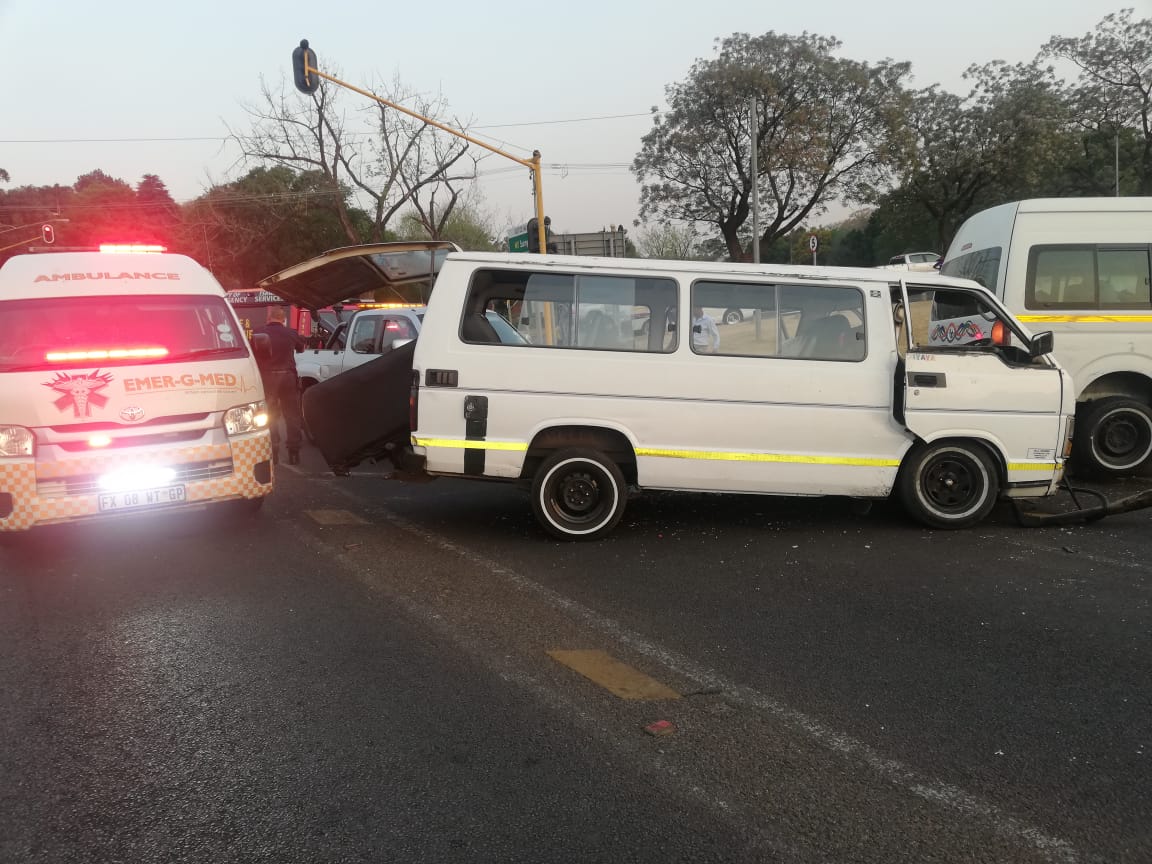 Head-on collision between two taxies leaves multiple injured in Pretoria