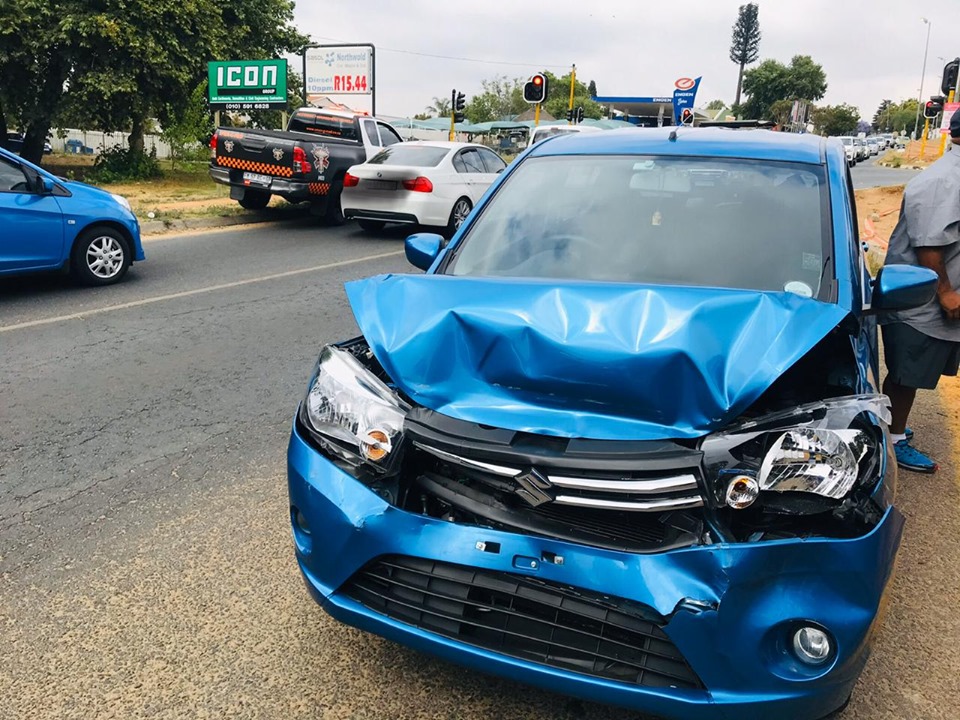 Two injured in a vehicle collision in Boskruin