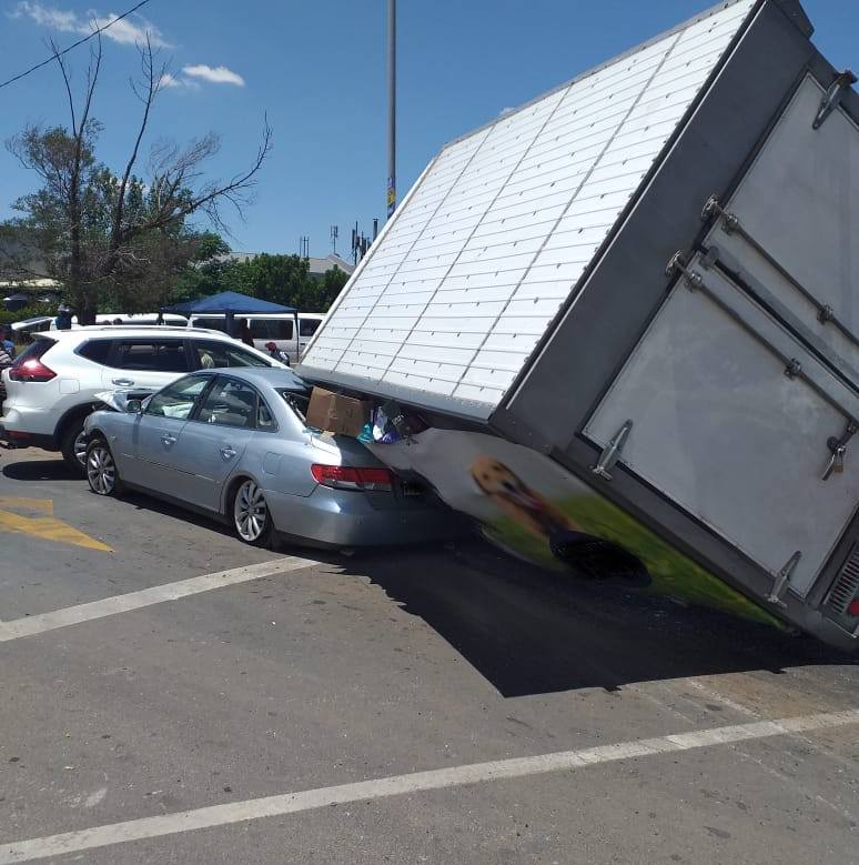 Four injured in a collision in Roodepoort