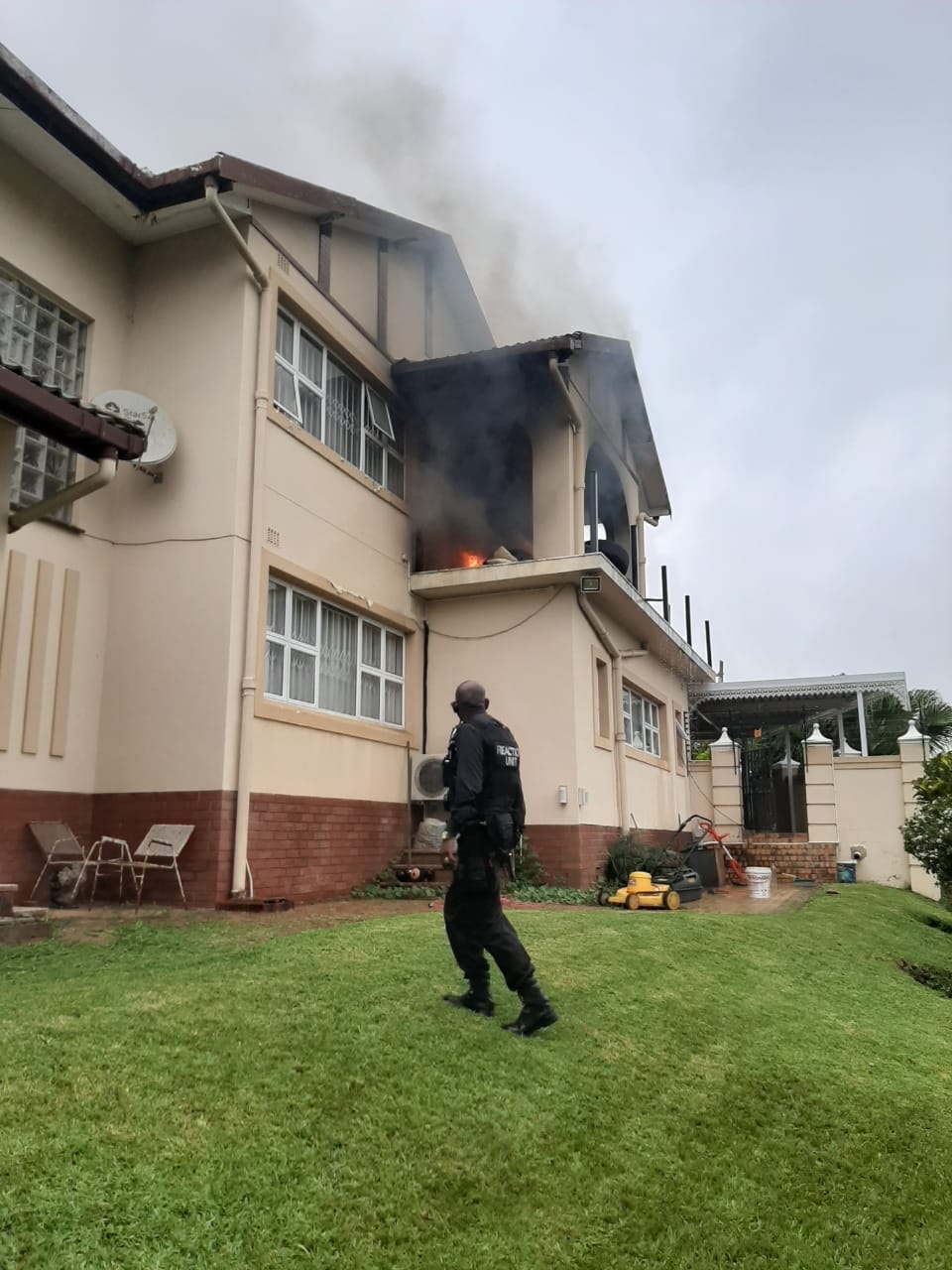 Fire swiftly contained at a house on fire on Candis Land in Ottawa - Verulam