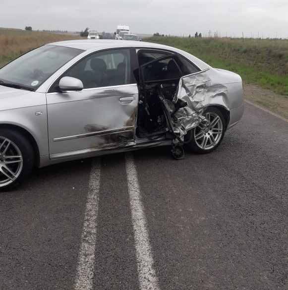 Vehicle collision on the R26