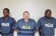 Bethelsdorp police members help deliver baby