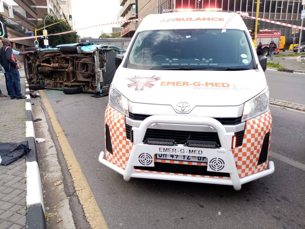 Taxi rollover leaves multiple injured in Braamfontein