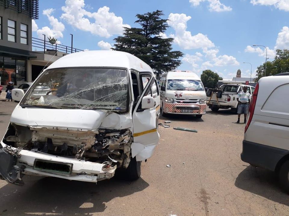 Two-vehicle collision in Harrismith