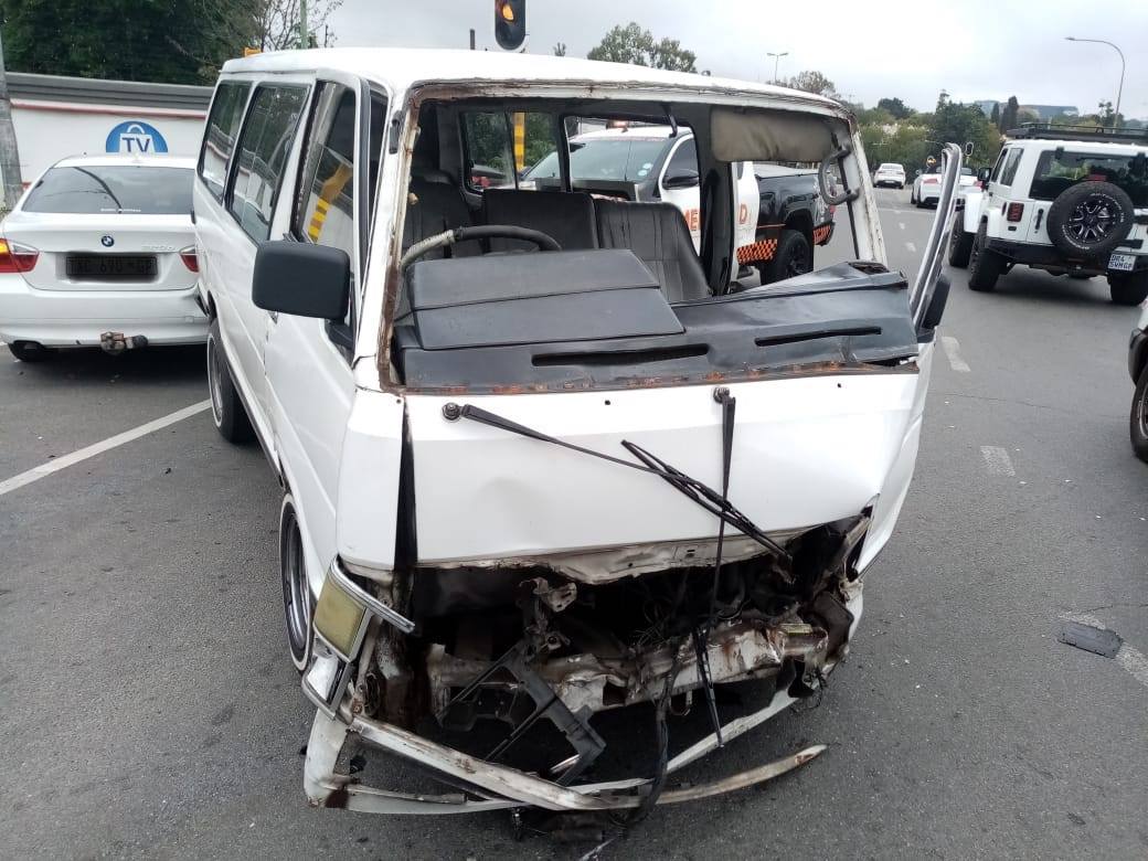 Four injured in a taxi and vehicle collision in Houghton Estate