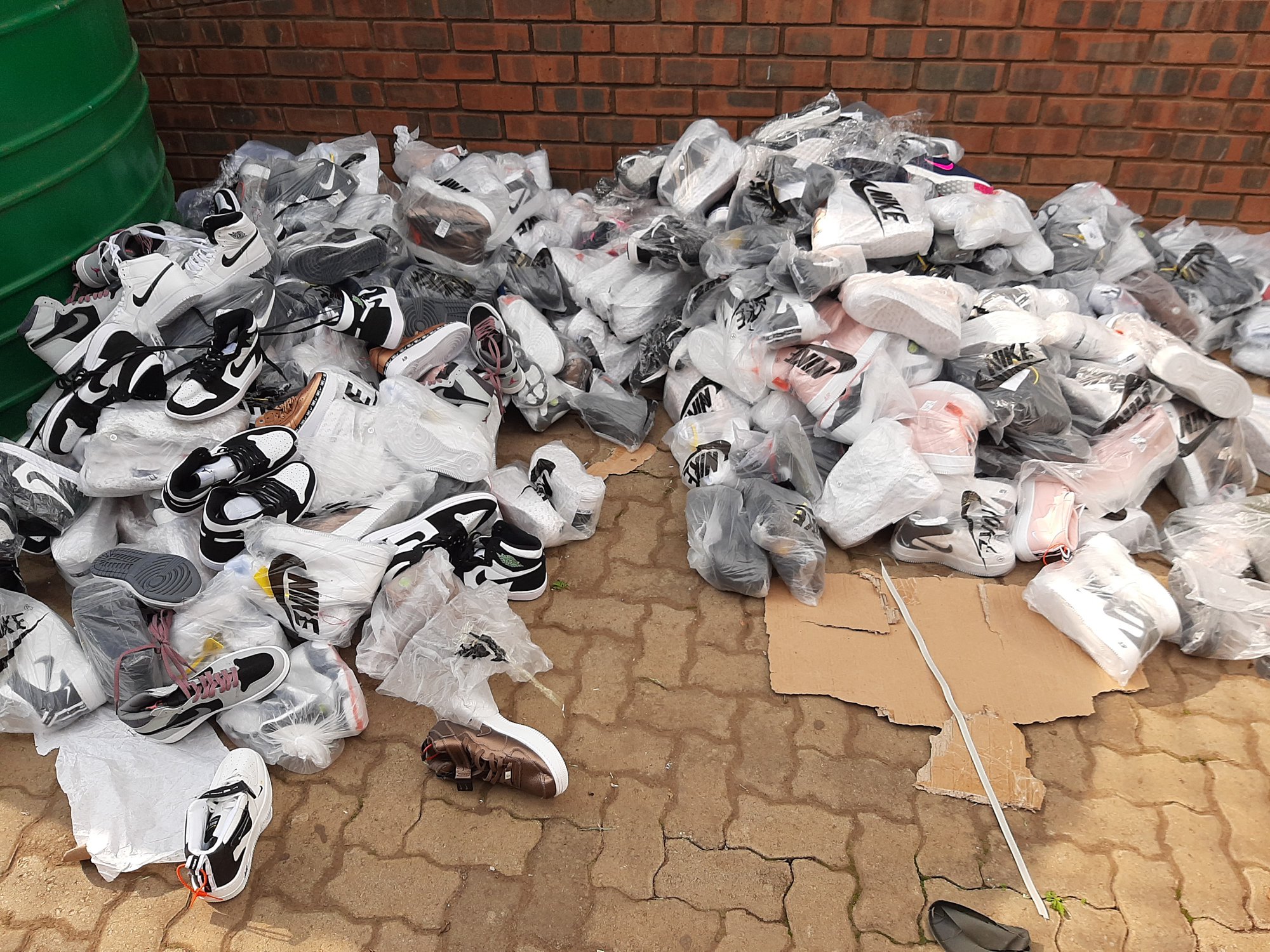 Counterfeit goods recovered, suspects arrested