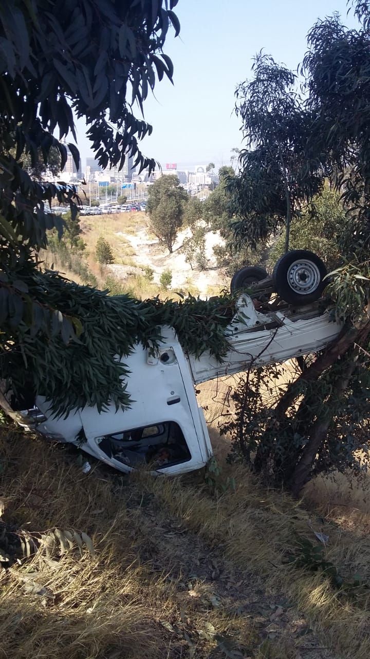 Gauteng: Three injured in rollover in Ormonde