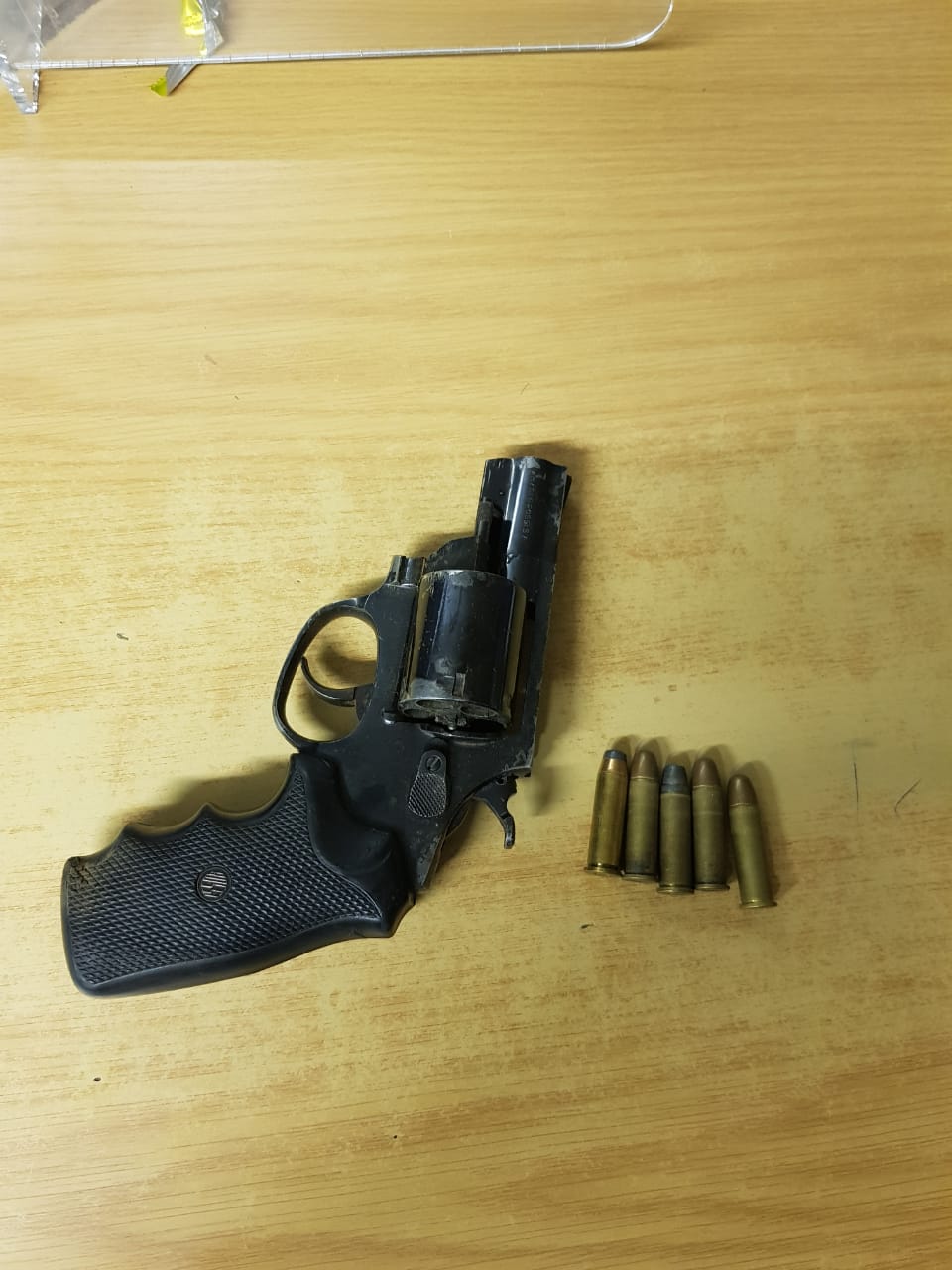 Police apprehend suspect for possession of unlicensed firearm and ammunition