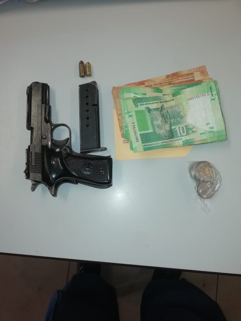 Teenagers arrested after robbery