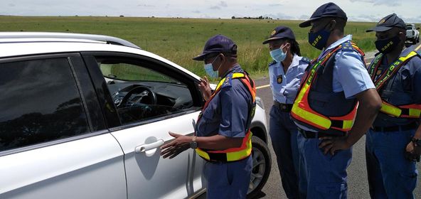 Free State festive season roadblock nets 18 undocumented persons, vehicles, persons searched and screened
