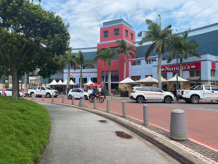 Shots fired during a jewelry store heist in Gateway Shopping Center