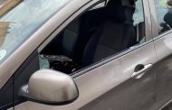 Smash and grab robber shoots vehicle window in Tongaat