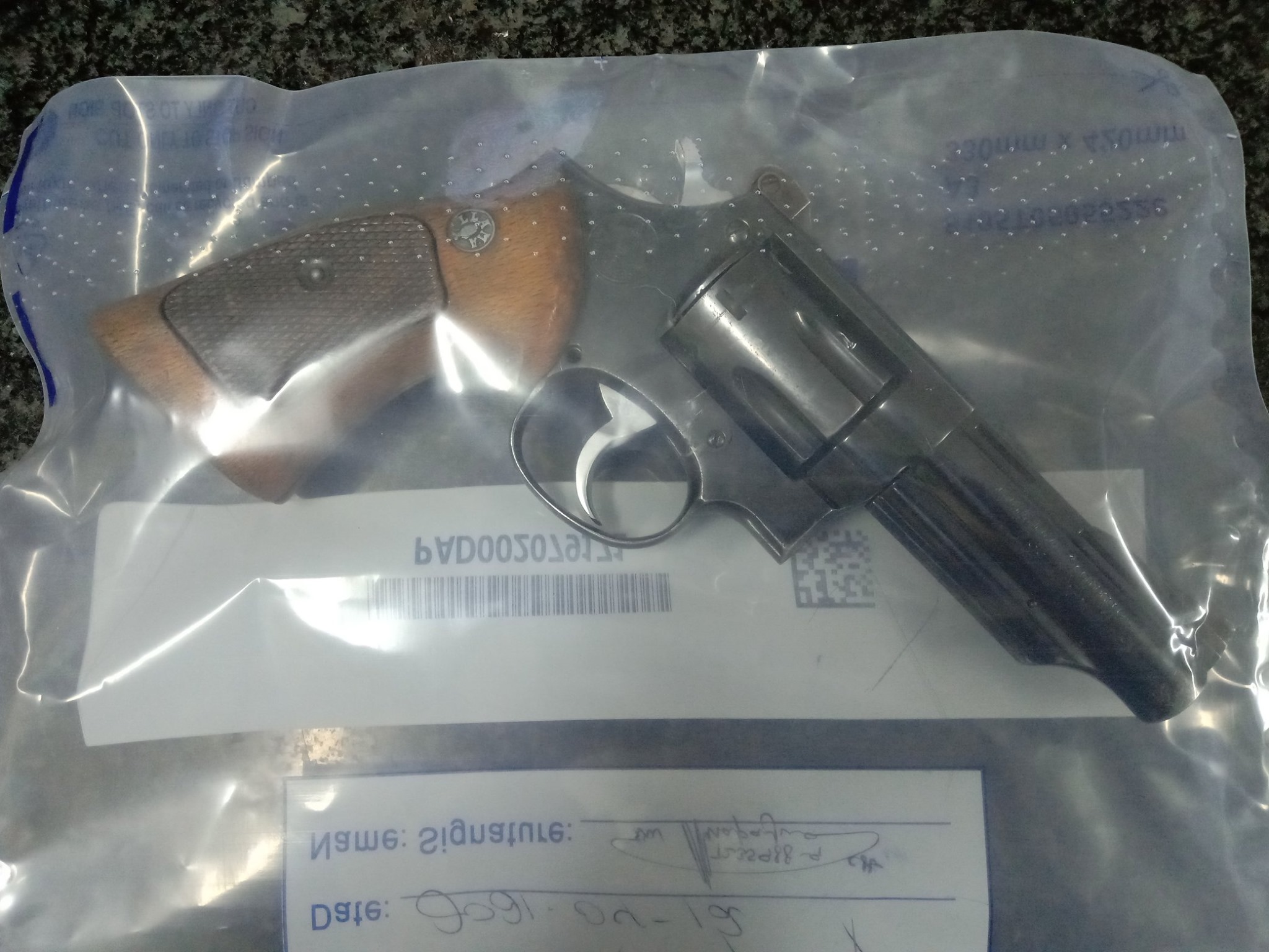 Five suspects arrested with a firearms, two with hijacked vehicle and one for attempted murder