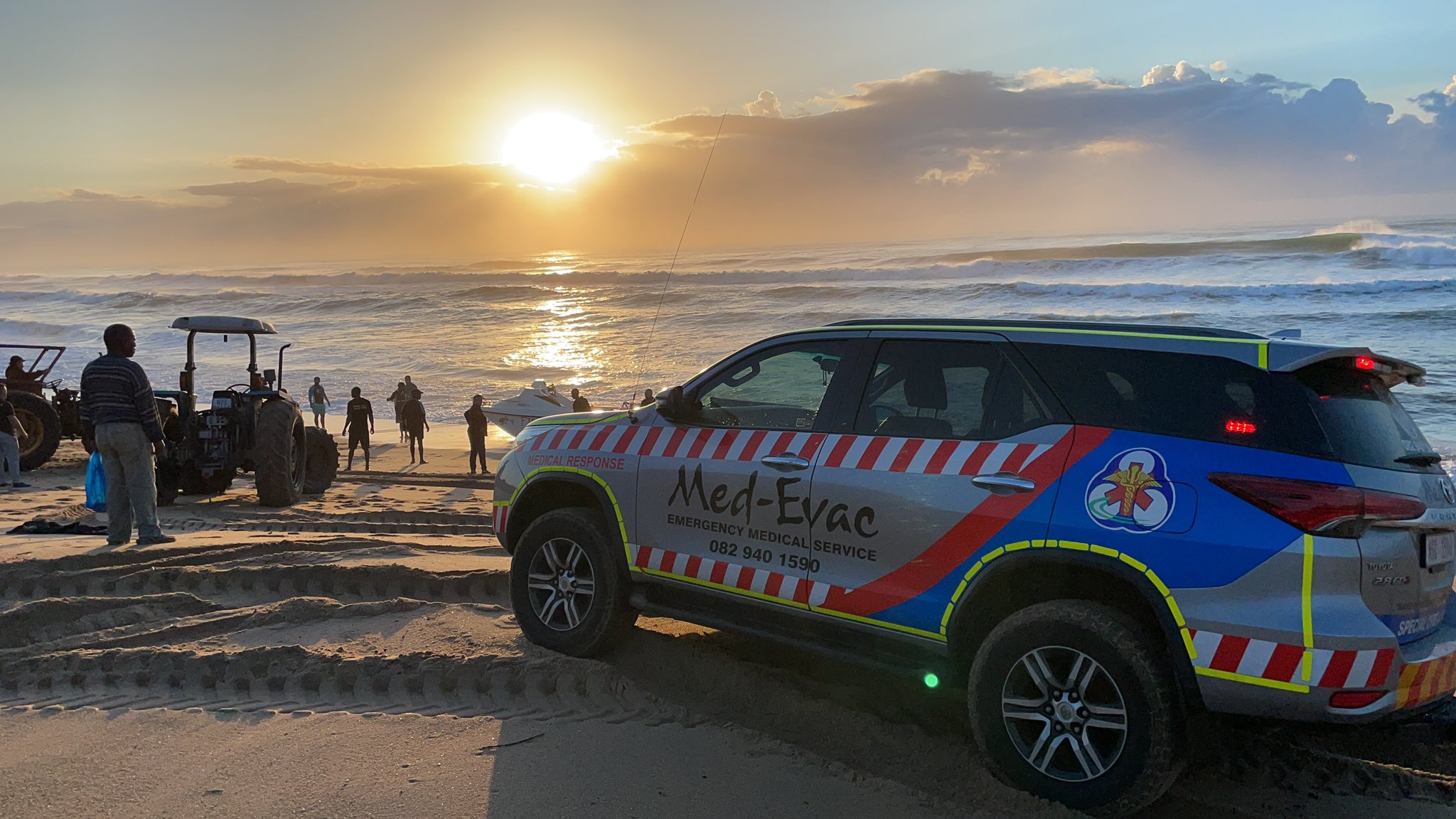 Ski-boat capsizes at Shelly Beach