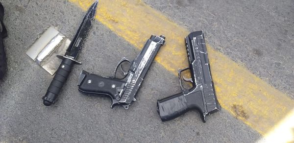 Flying squad members arrested eight suspects for business robbery in Hout Bay
