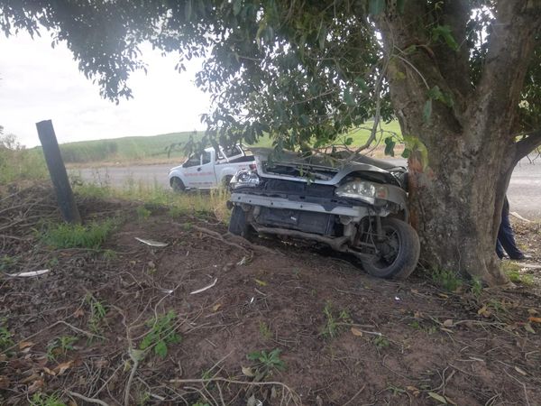 Vehicle crashed into a tree in Inanda - KZN