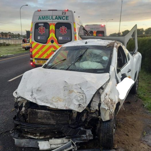 Four injured in a bakkie rollover on the N7