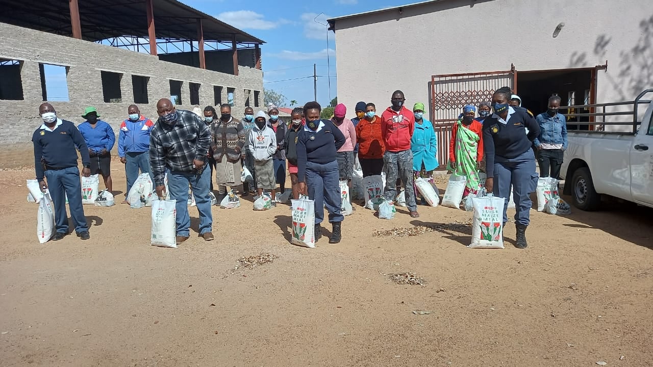 SAPS reaches out to the needy in celebration of Mandela Month