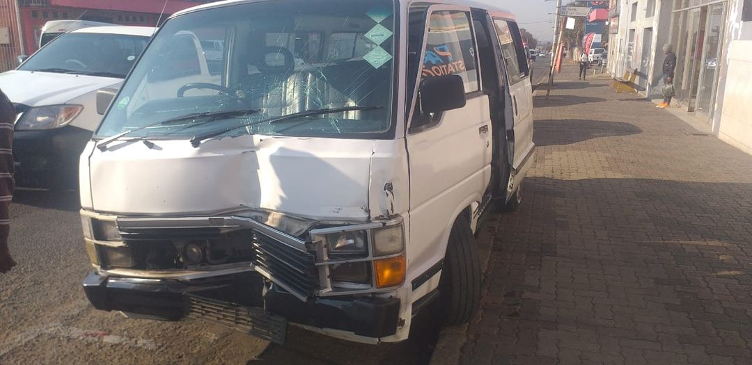 Seven injured in a taxi collision in Primrose
