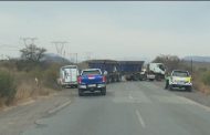 R555 the road between Steelpoort and Tubatse was blocked by trucks due to public unrest