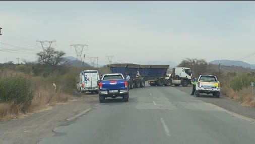 R555 the road between Steelpoort and Tubatse was blocked by trucks due to public unrest