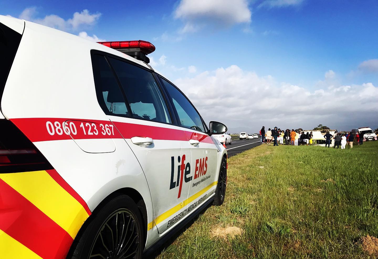Two injure in a taxi rollover on the N2, Macassar