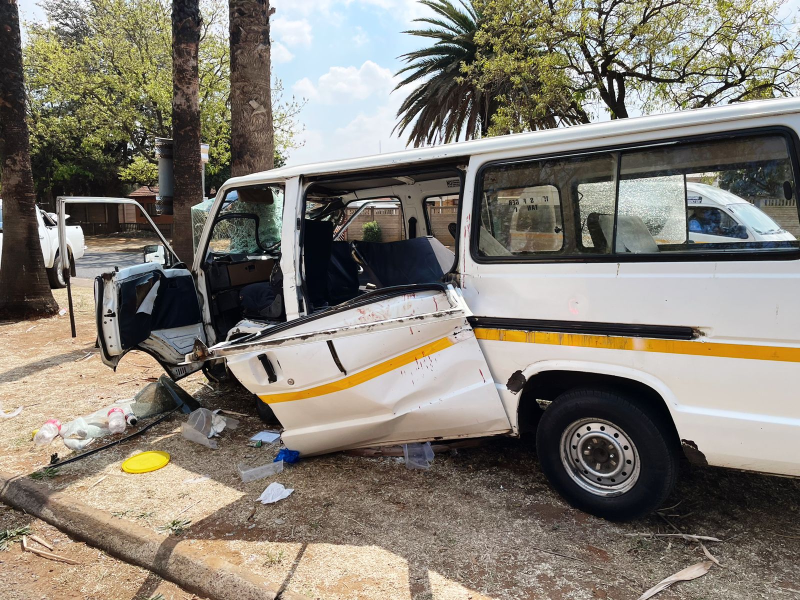 Taxi crashes into tree, leaving seven injured in Vanderbijlpark