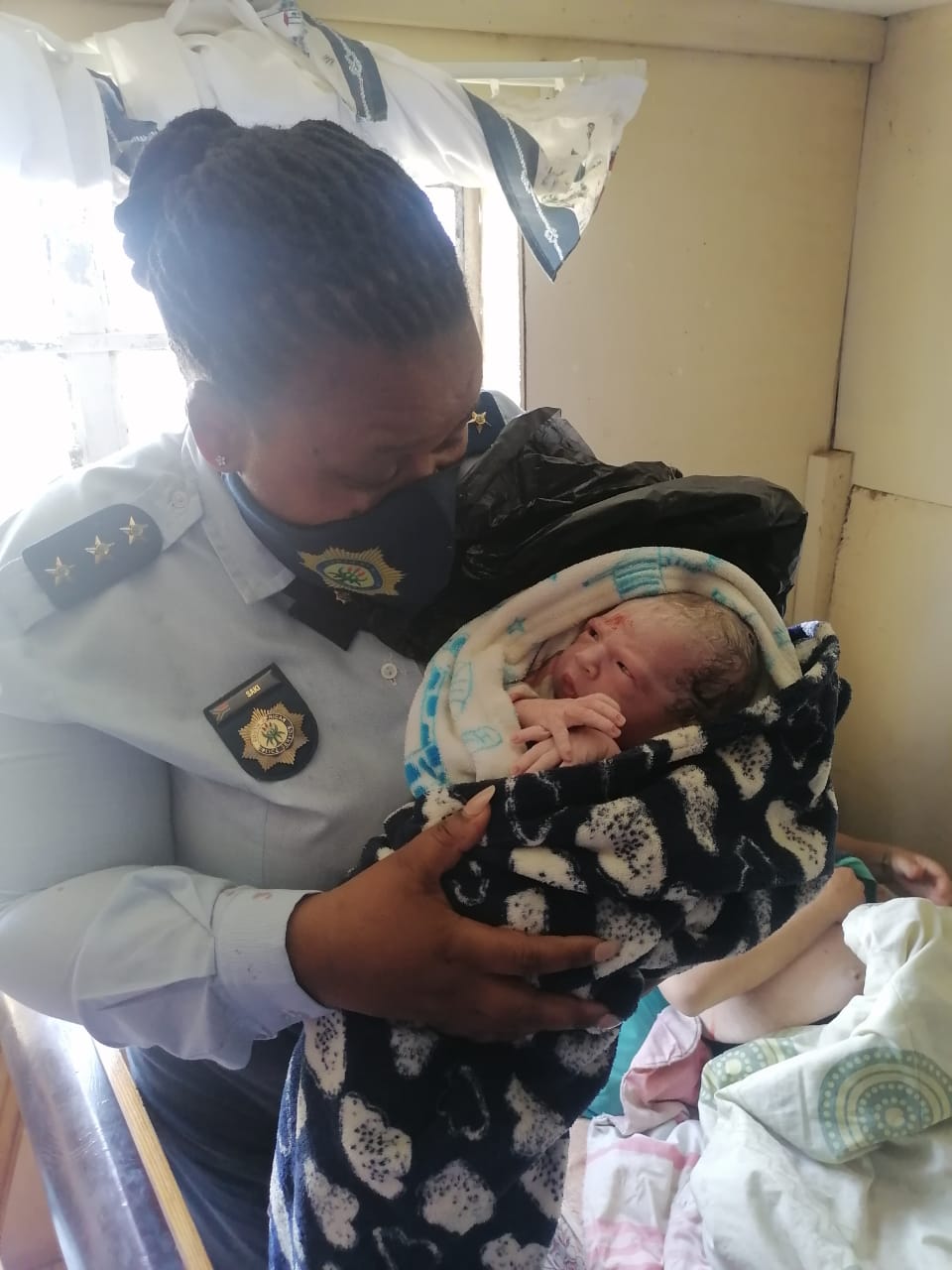 Kinkelbos Station Commander goes beyond the call of duty to help woman deliver a baby