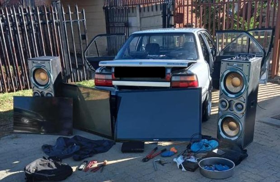 Three suspects nabbed with stolen items shortly after a burglary was perpetrated in Welkom