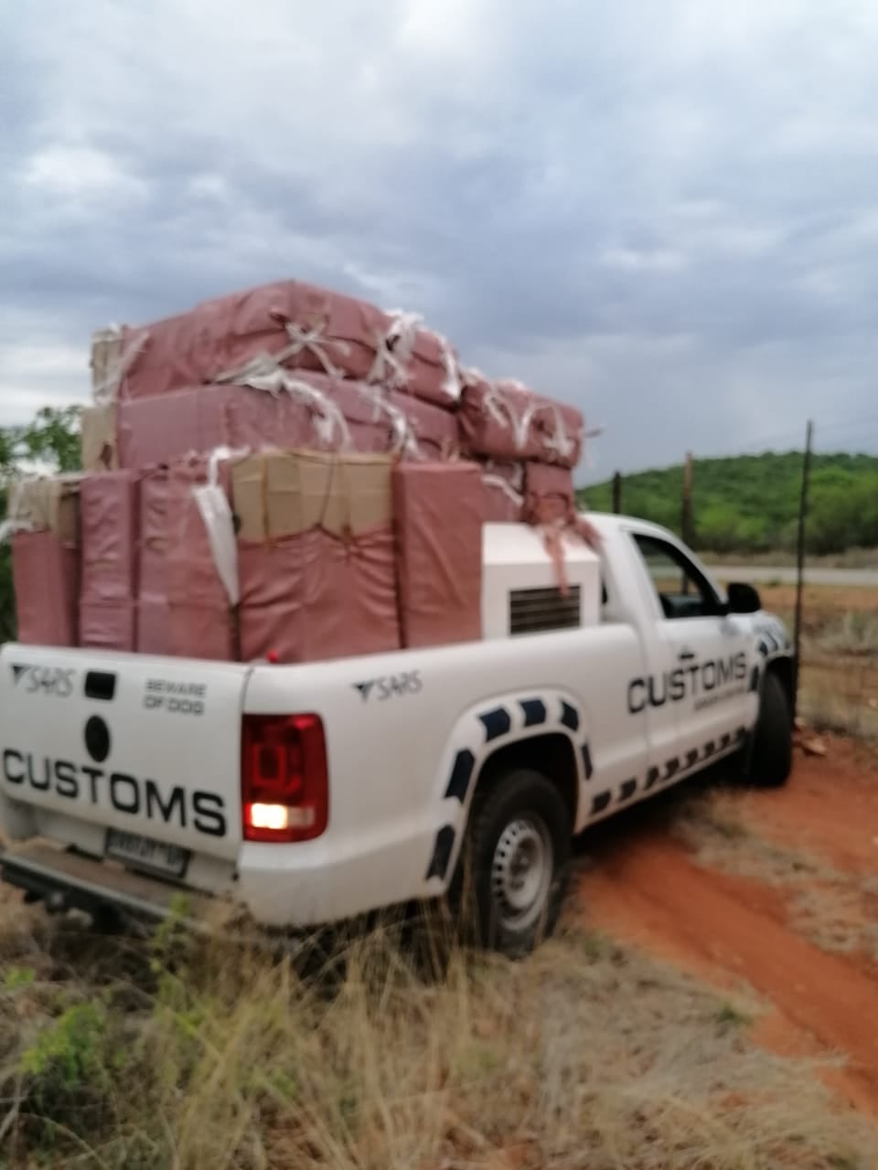 Vehicle transporting illicit cigarettes valued at R 617 628 confiscated by South African National Defence Force