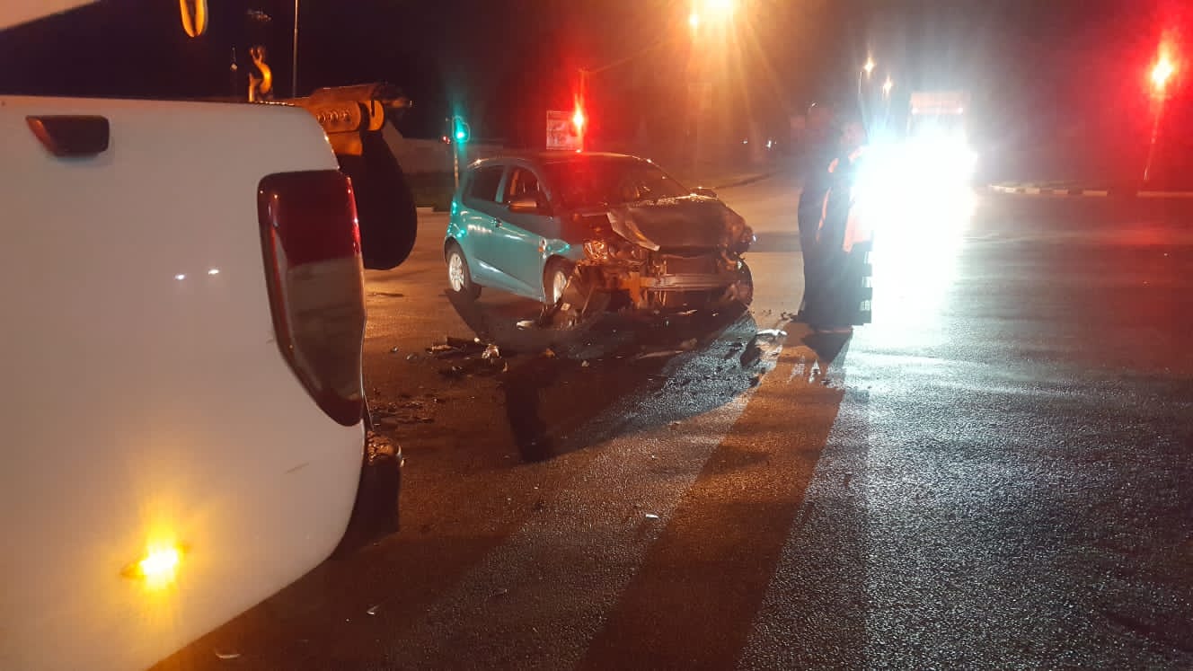 Two injured in a collision at an intersection in Douglasdale