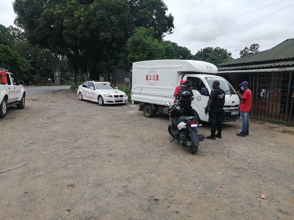 Robbery suspects flee empty handed in Canelands