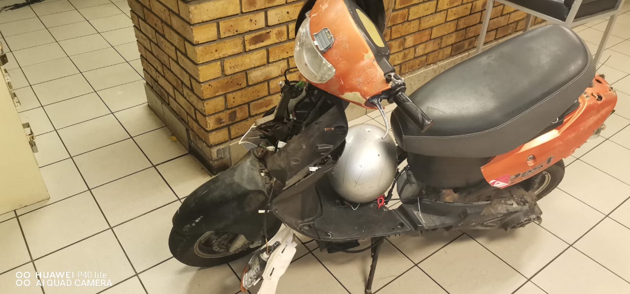 Vigilant police members arrest suspects with prohibited firearm
