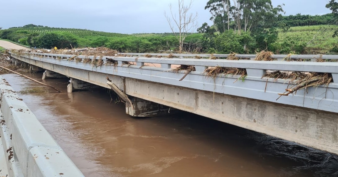 Bridge severely damaged and remains closed on the N2 North Umhali