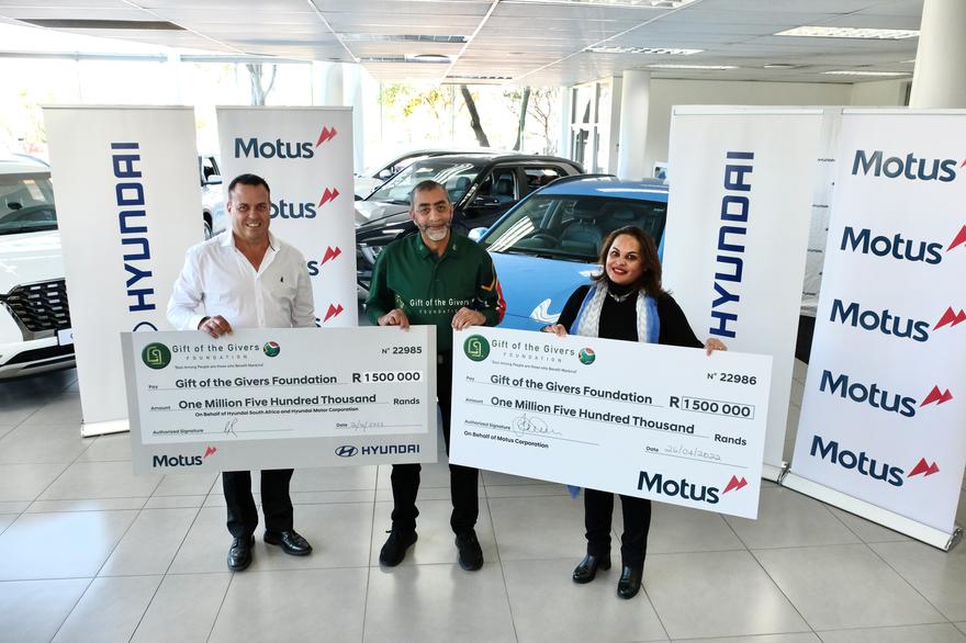 Hyundai gives donation to aid victims of KZN floods